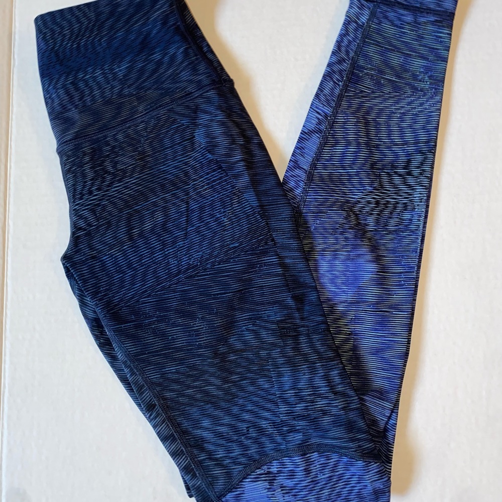Lululemon Blue and grey Striped wunder under, full length leggings